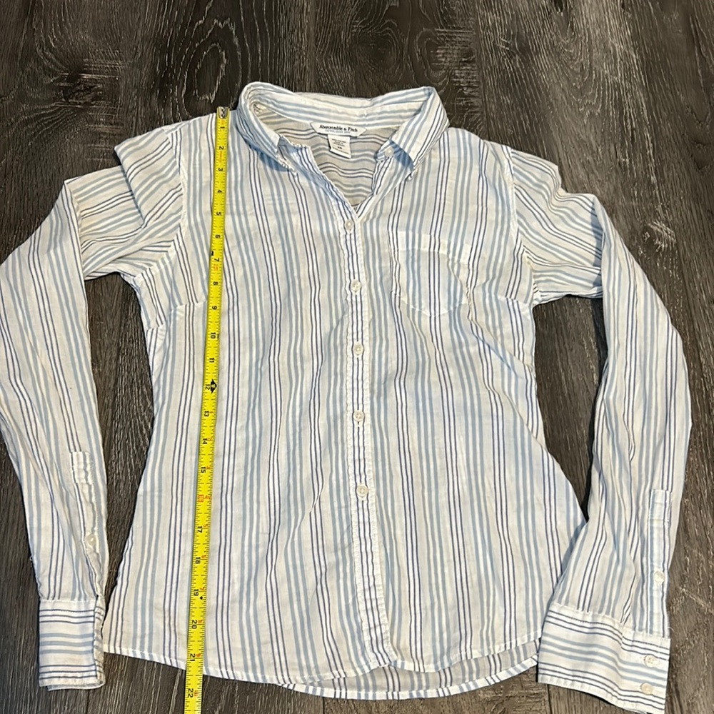 Abercrombie & Fitch XS blue striped cotton button down top - Picture 7 of 8